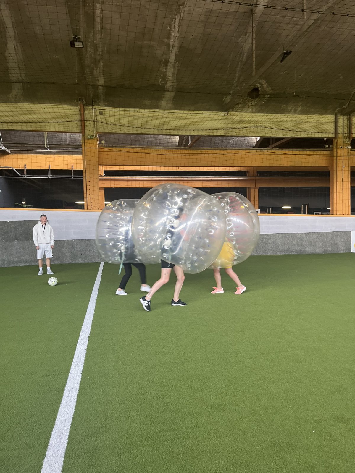 Bubble Foot entre amis lors d'un EVG chez Team Square